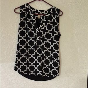 Women's Black and White Sleeveless Top